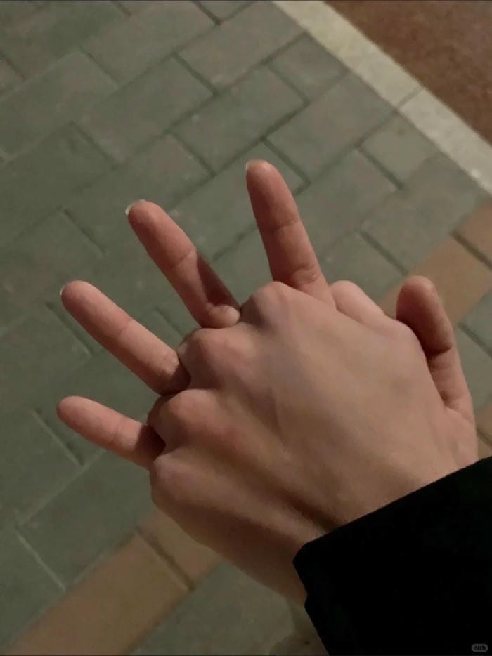 ảnh nắm tay người yêu 21