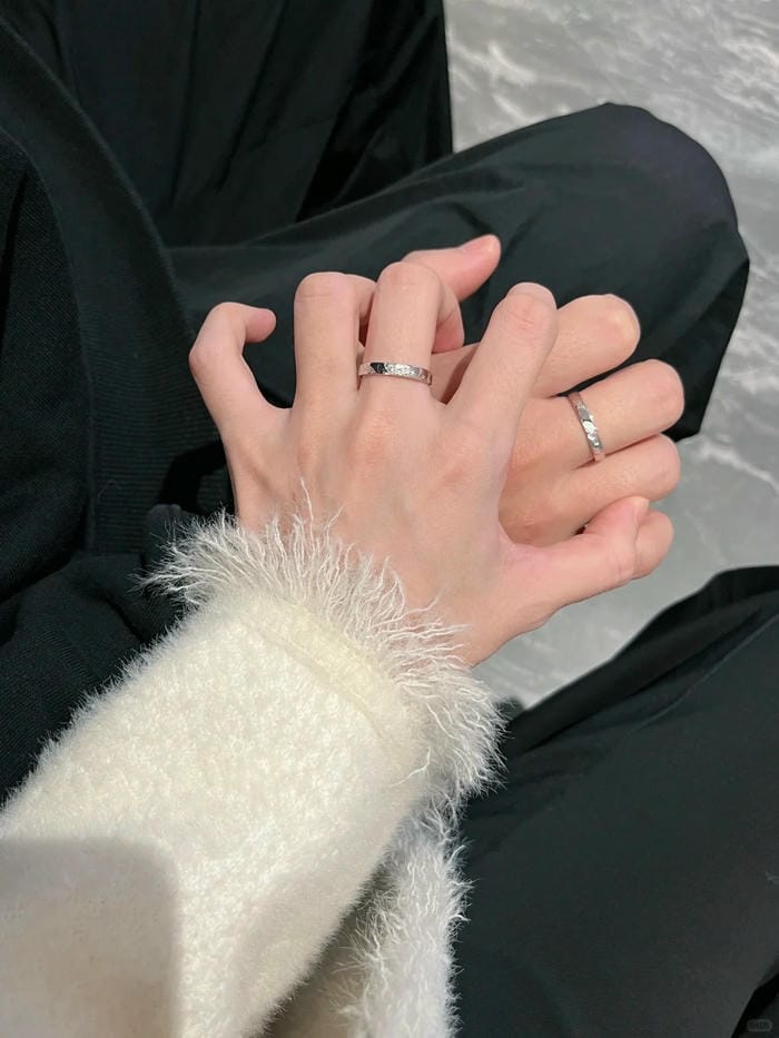 ảnh nắm tay nhau thật 14