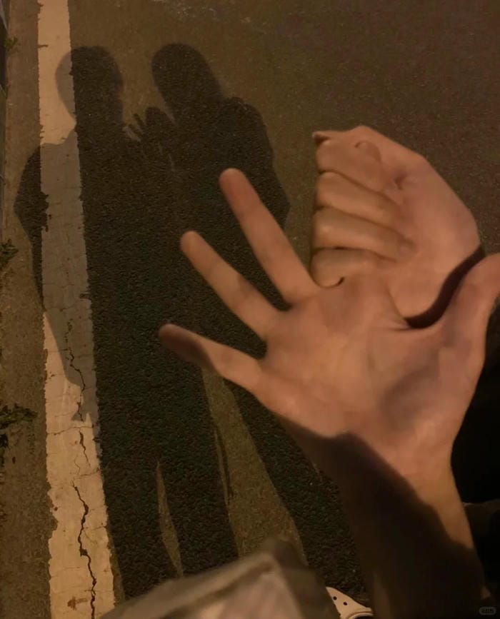 ảnh nắm tay nhau thật 2