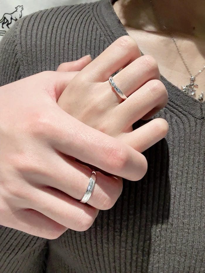 ảnh nắm tay nhau thật 24