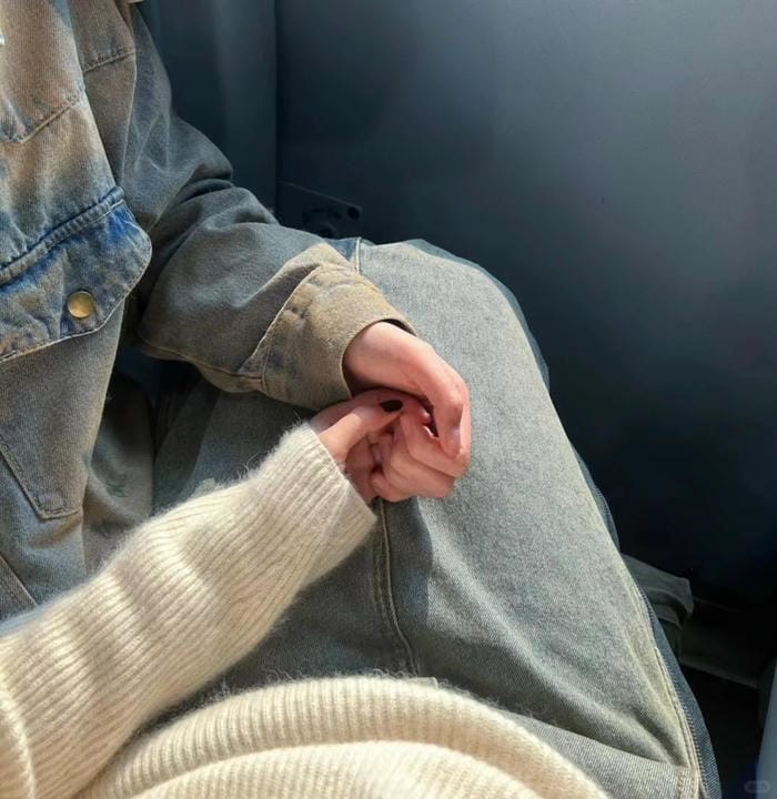 ảnh nắm tay nhau thật 28