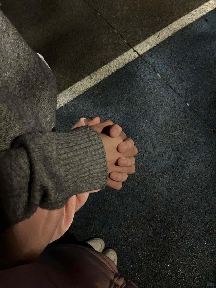 ảnh nắm tay nhau thật 3