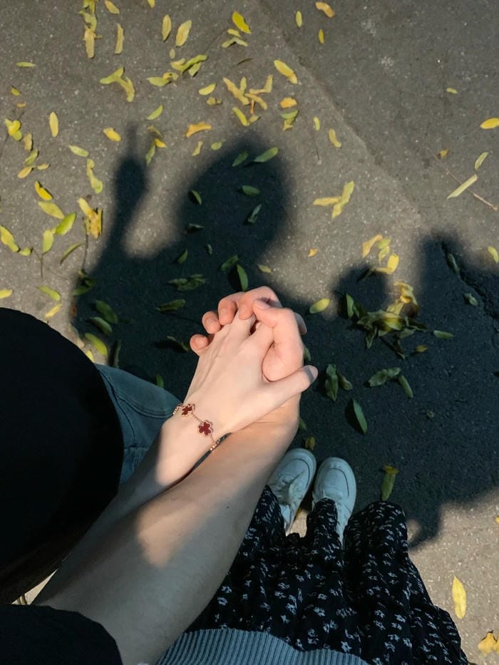 ảnh nắm tay nhau thật 31