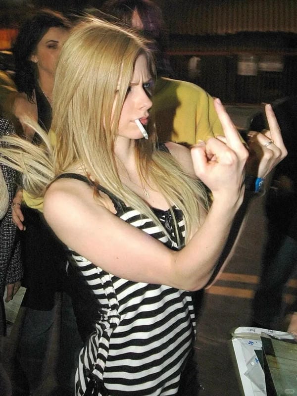 ảnh ngón giữa 20