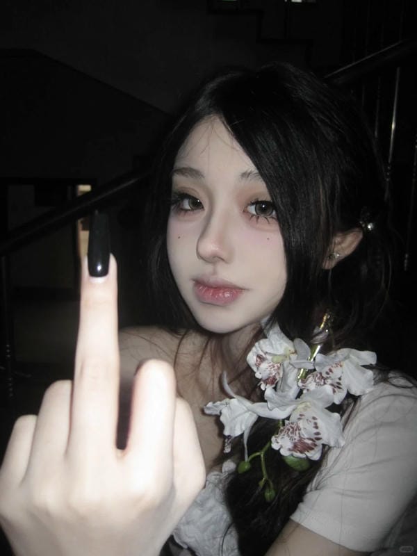 ảnh ngón giữa 4