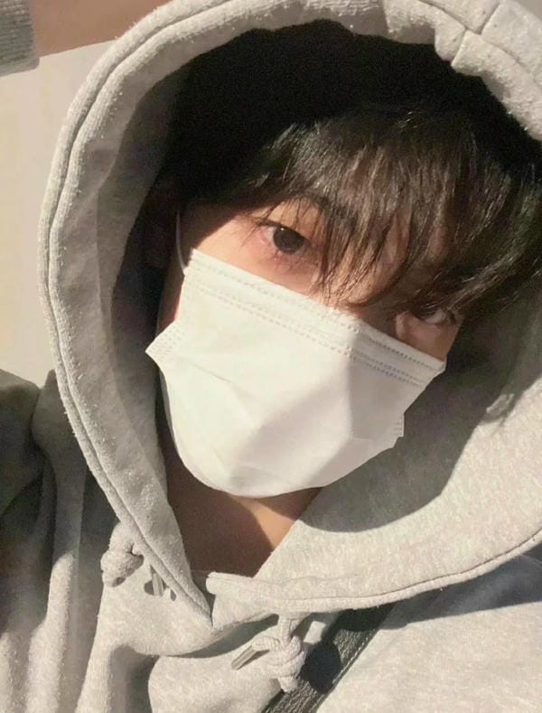 ảnh trai đẹp đeo khẩu trang 14