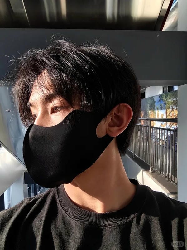 ảnh trai đẹp đeo khẩu trang 19