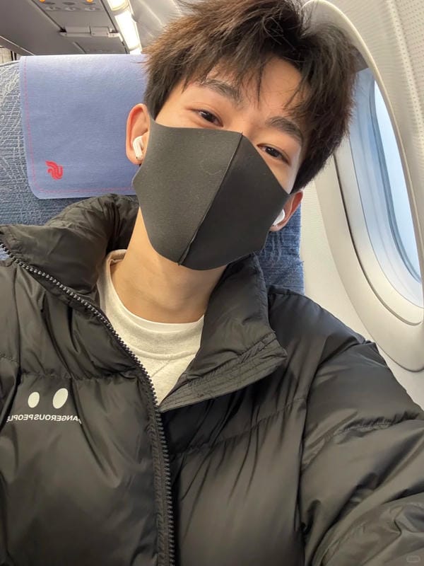 ảnh trai đẹp đeo khẩu trang 23