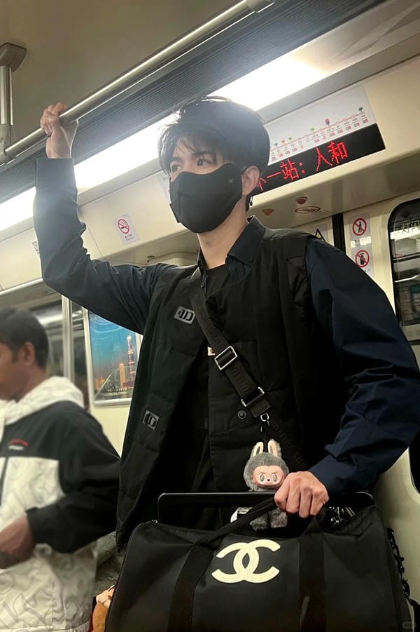 ảnh trai đẹp đeo khẩu trang 3