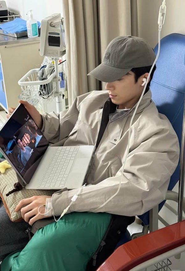 ảnh truyền nước ở tay nam 15