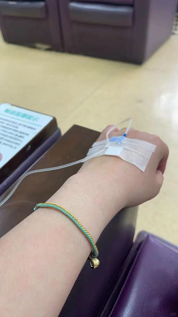 ảnh truyền nước ở tay nam 16