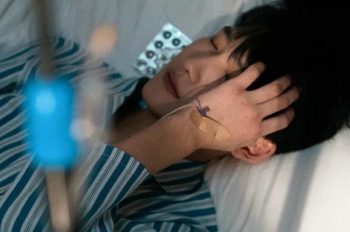 Ngắm ngay 100+ ảnh truyền nước ở tay nam, hình ảnh chân thật