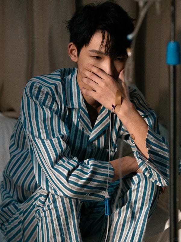 ảnh truyền nước ở tay nam 21