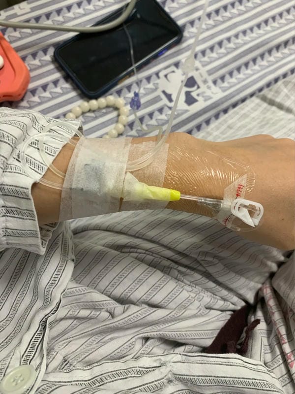 ảnh truyền nước ở tay nam 29