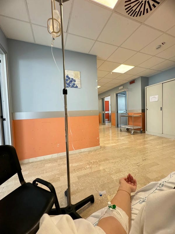 ảnh truyền nước ở tay nam 3