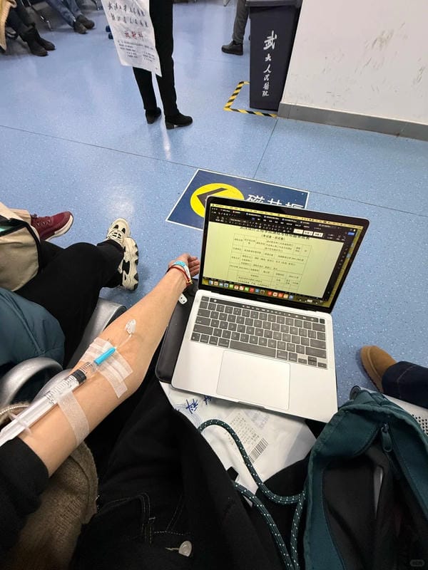 ảnh truyền nước ở tay nam 33