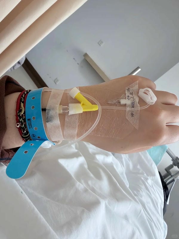 ảnh truyền nước ở tay nam 42