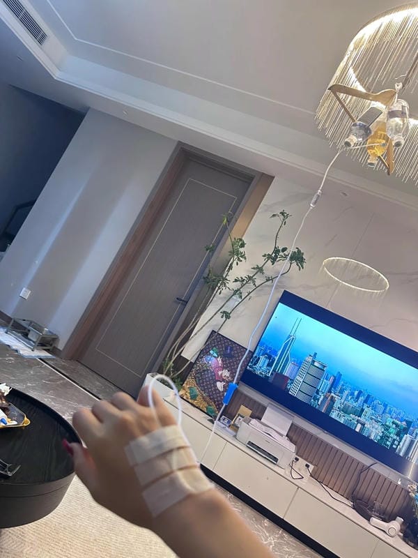 ảnh truyền nước ở tay nam 6