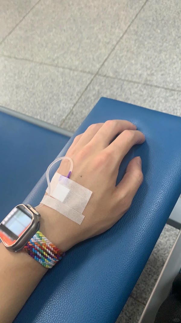 ảnh truyền nước ở tay nam 9