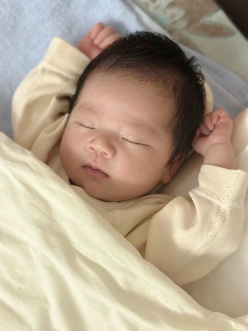 hình ảnh em bé sơ sinh dễ thương 19