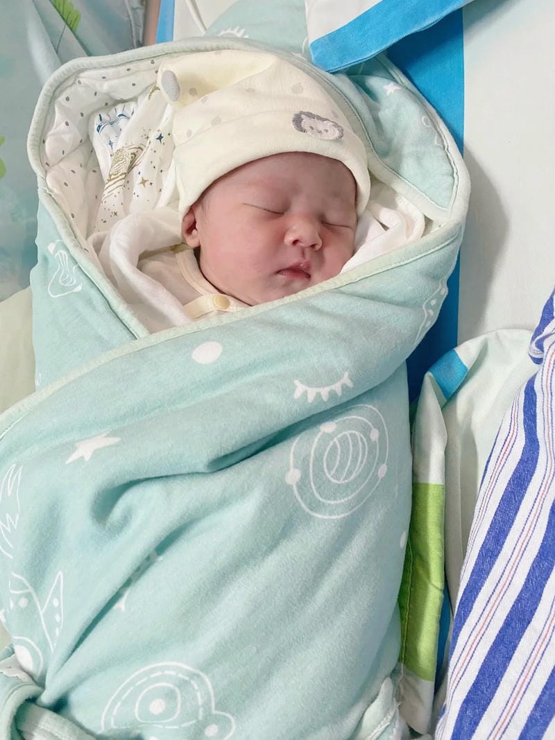 hình ảnh em bé sơ sinh dễ thương 2