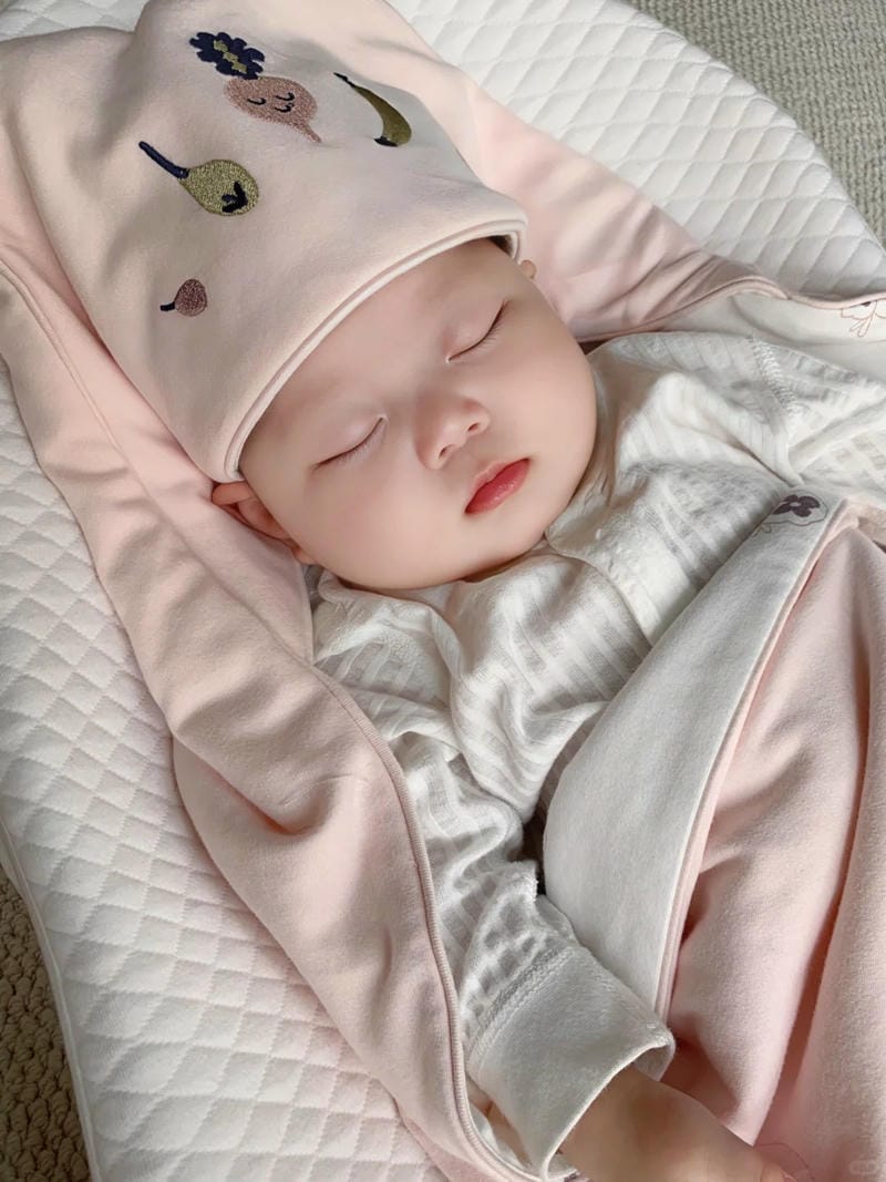 hình ảnh em bé sơ sinh dễ thương 21