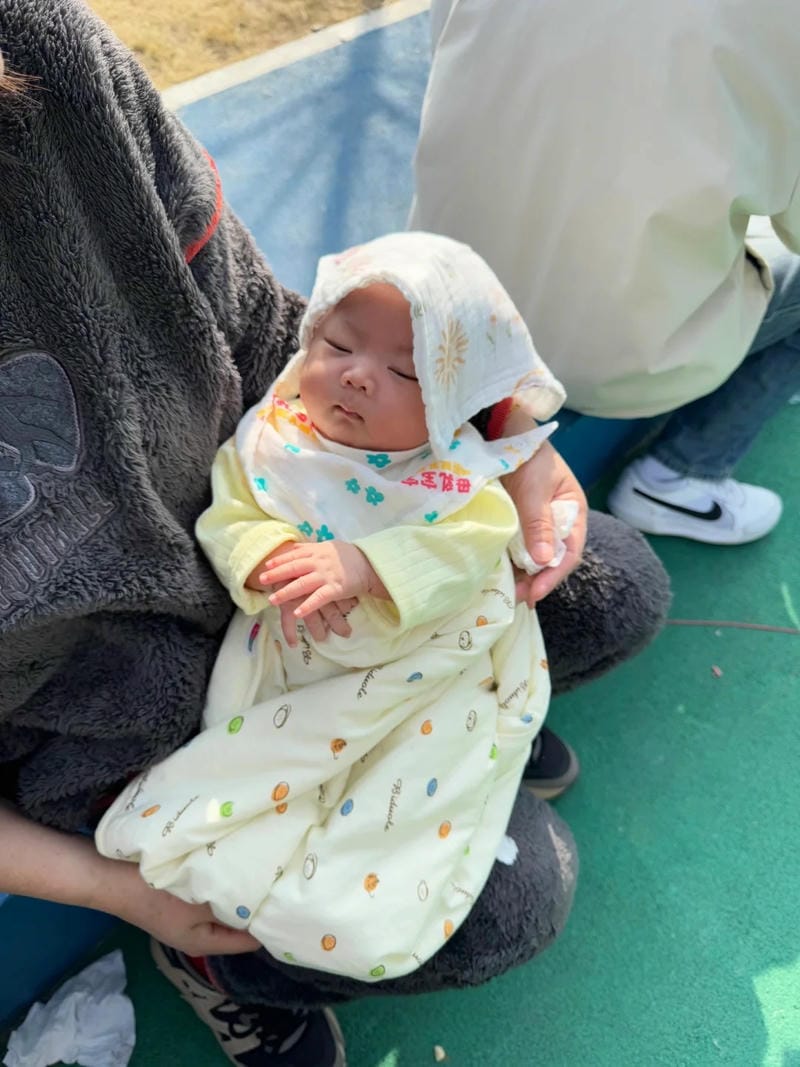 hình ảnh em bé sơ sinh dễ thương 23