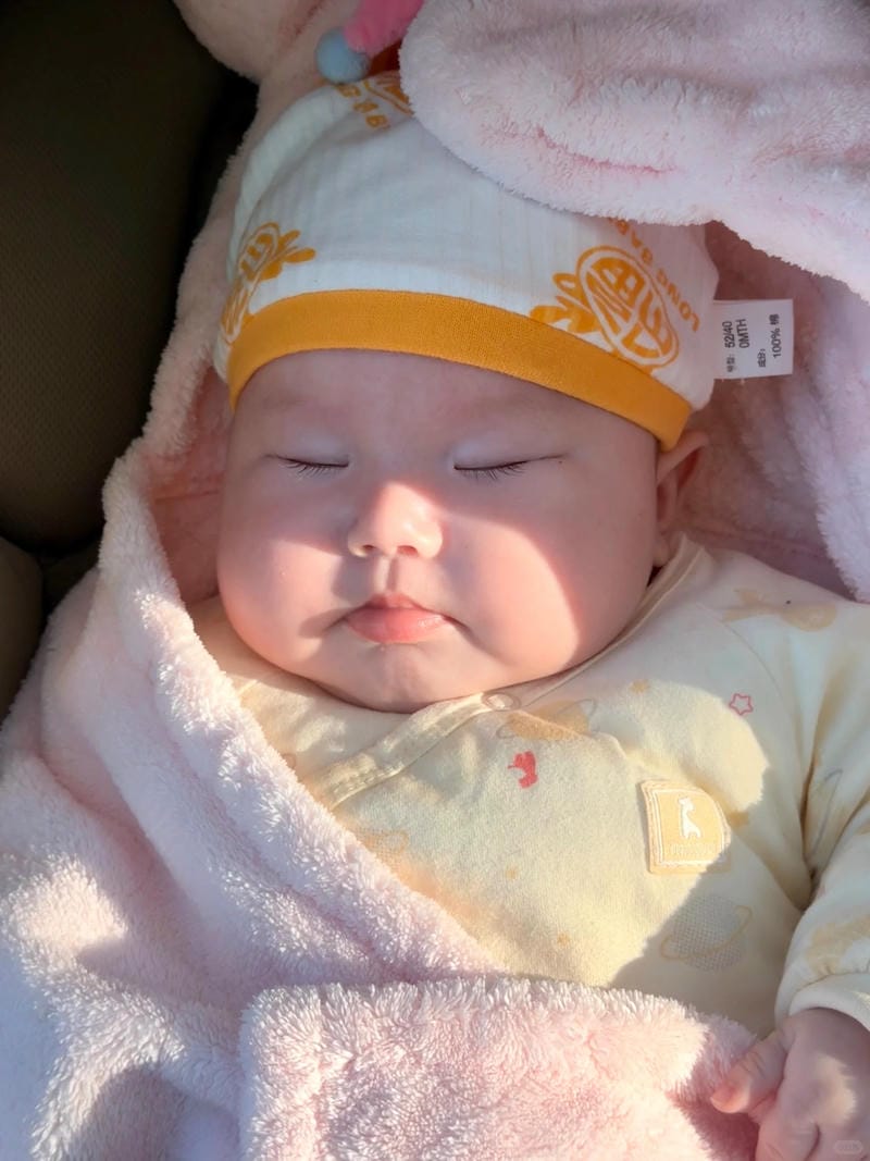 hình ảnh em bé sơ sinh dễ thương 27