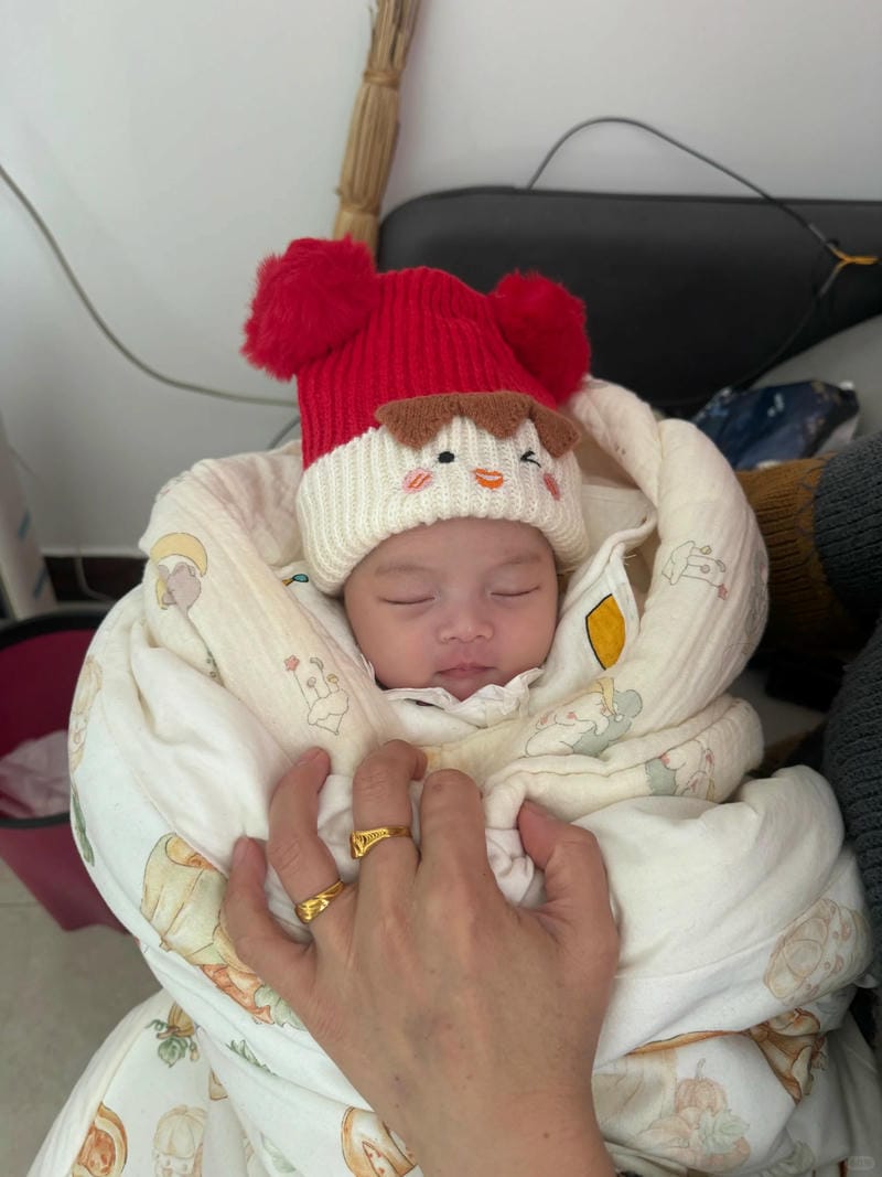 hình ảnh em bé sơ sinh dễ thương 28