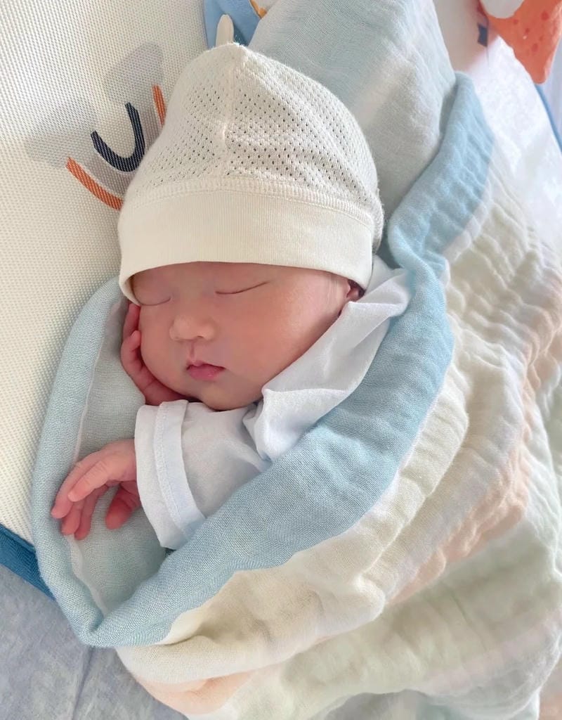 hình ảnh em bé sơ sinh dễ thương 8