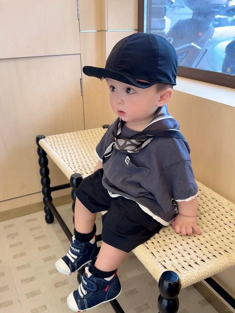 hình ảnh em bé trai sơ sinh dễ thương