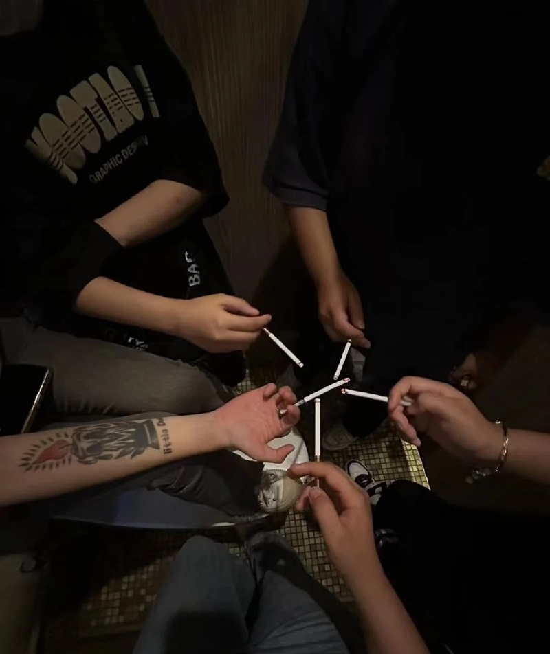 hình ảnh hút thuốc