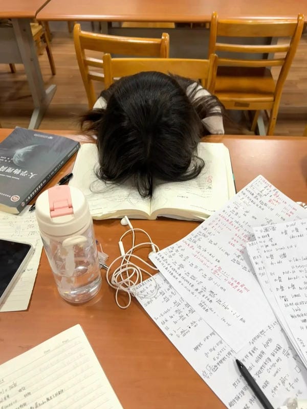 hình ảnh mệt mỏi 38