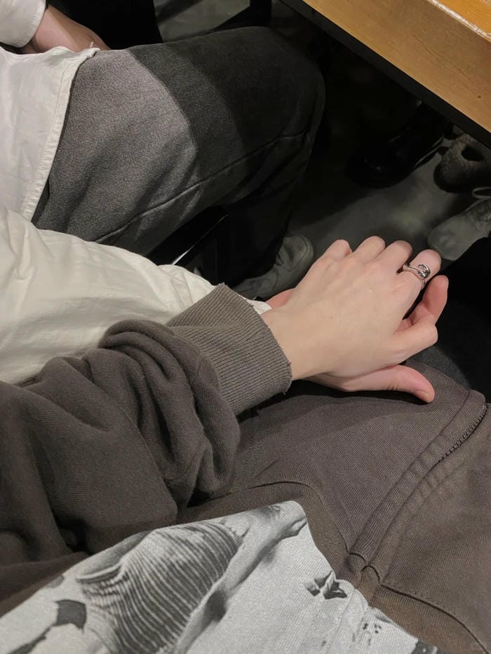 hình ảnh người yêu nắm tay