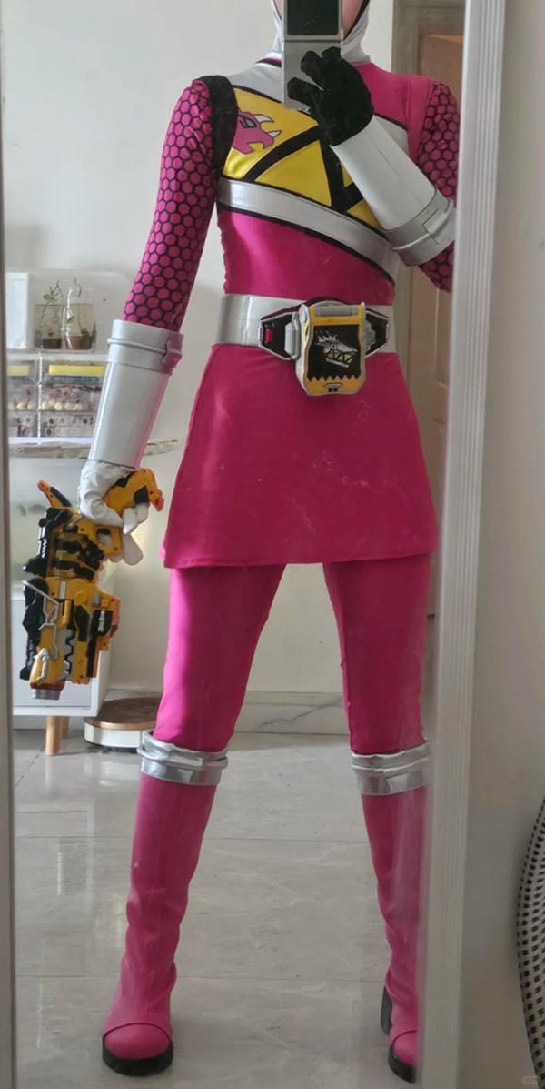 siêu nhân gao hồng 9