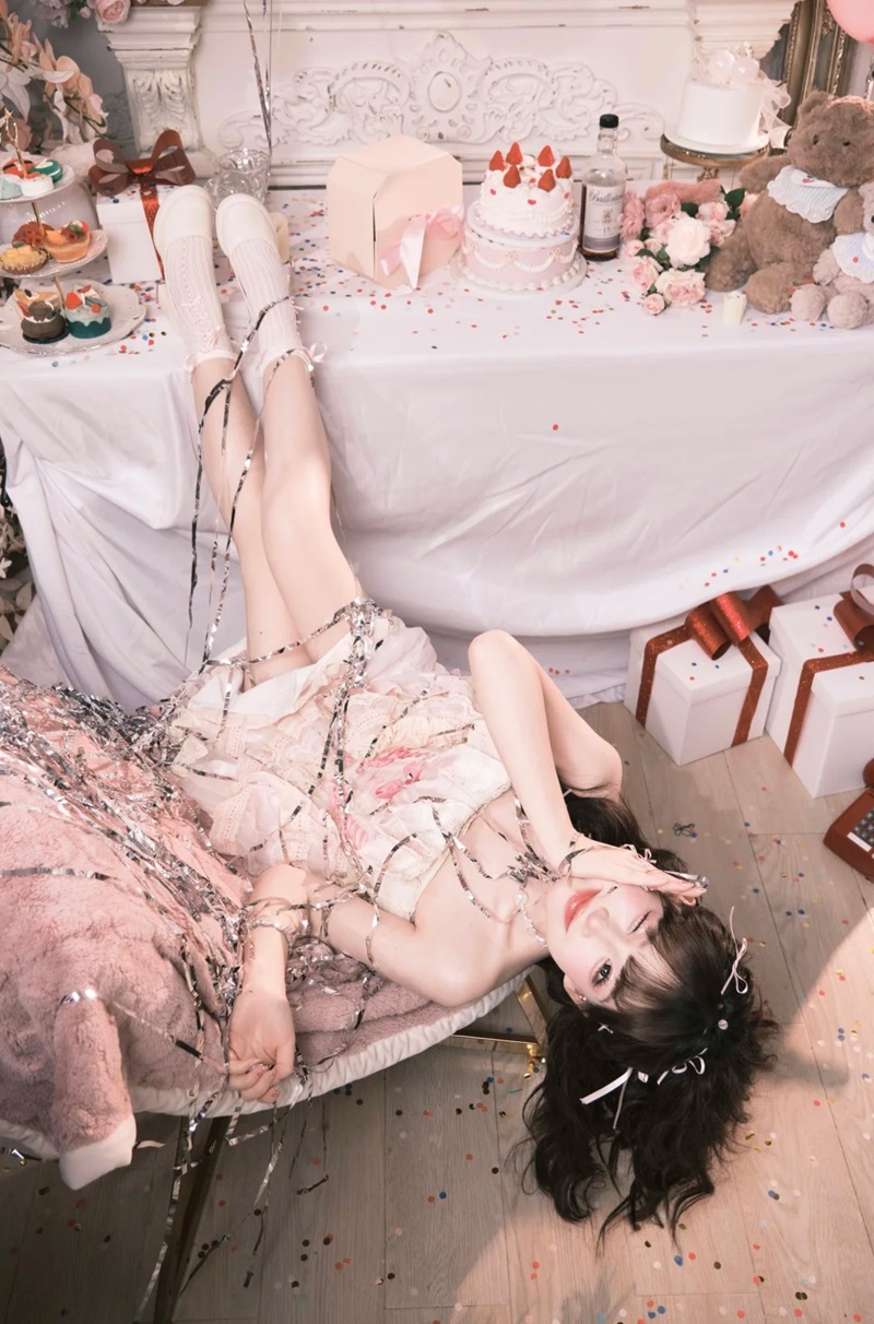 tạo dáng chụp ảnh sinh nhật