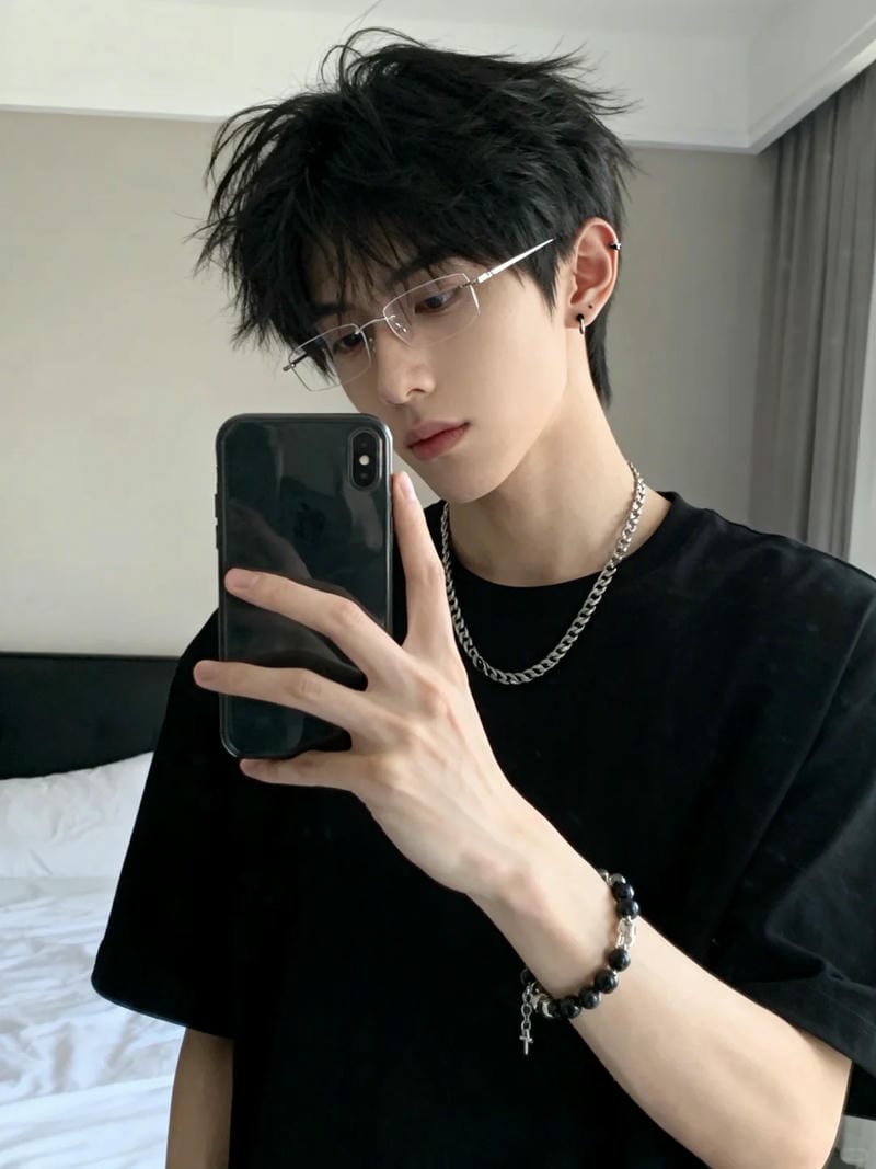 tạo dáng chụp ảnh trước gương nam 10