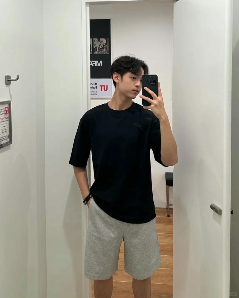 tạo dáng chụp ảnh trước gương nam 14