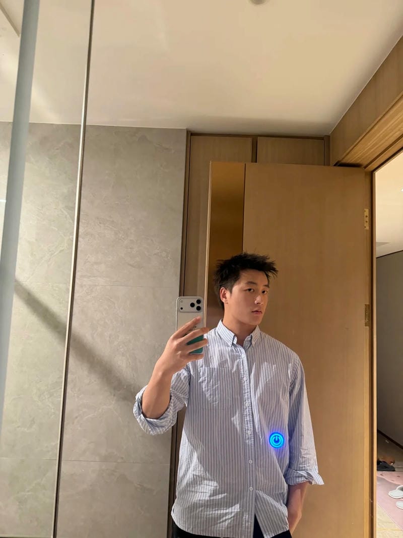 tạo dáng chụp ảnh trước gương nam 15