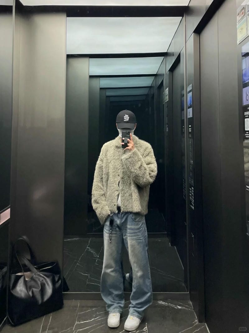 tạo dáng chụp ảnh trước gương nam 29